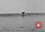 Image la population hawaïenne la pêche et le surf Honolulu Hawaii USA, 1924, de la seconde 58 séquences d'archives historiques vidéo 65675046043