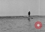 Image la population hawaïenne la pêche et le surf Honolulu Hawaii USA, 1924, de la seconde 59 séquences d'archives historiques vidéo 65675046043
