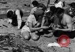 Image Recherche d'Ambergris sur une plage Bolinas Beach California USA, 1934, de la seconde 11 séquences d'archives historiques vidéo 65675046047