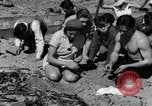 Image Recherche d'Ambergris sur une plage Bolinas Beach California USA, 1934, de la seconde 13 séquences d'archives historiques vidéo 65675046047