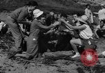 Image Recherche d'Ambergris sur une plage Bolinas Beach California USA, 1934, de la seconde 26 séquences d'archives historiques vidéo 65675046047