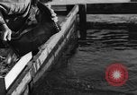 Immagine di I pescatori americano Troutdale Oregon USA, 1934, secondo 26 filmato di repertorio 65675046049