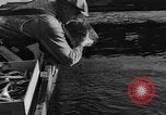 Immagine di I pescatori americano Troutdale Oregon USA, 1934, secondo 41 filmato di repertorio 65675046049
