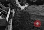 Immagine di I pescatori americano Troutdale Oregon USA, 1934, secondo 46 filmato di repertorio 65675046049