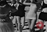 Image danse Hula Miami beach Florida USA, 1934, de la seconde 17 séquences d'archives historiques vidéo 65675046050