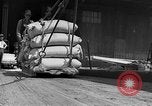 Immagine di Lend Lease act United States USA, 1941, secondo 43 filmato di repertorio 65675046115