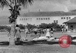 Immagine di Nuvole di fumo dalla combustione noi navi da guerra Pearl Harbor Hawaii USA, 1941, secondo 36 filmato di repertorio 65675046117