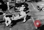 Immagine di Nuvole di fumo dalla combustione noi navi da guerra Pearl Harbor Hawaii USA, 1941, secondo 45 filmato di repertorio 65675046117