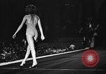 Standbild amerikanische Modelle Atlantic City New Jersey USA, 1940, aus Sekunde 17 historischem Filmmaterial Videoclip 65675046154