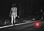 Standbild amerikanische Modelle Atlantic City New Jersey USA, 1940, aus Sekunde 18 historischem Filmmaterial Videoclip 65675046154