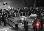 Standbild kanadische Volk Toronto Ontario Kanada, 1940, aus Sekunde 25 historischem Filmmaterial Videoclip 65675046157