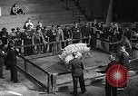 Standbild kanadische Volk Toronto Ontario Kanada, 1940, aus Sekunde 27 historischem Filmmaterial Videoclip 65675046157