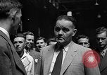 Standbild kanadische Volk Toronto Ontario Kanada, 1940, aus Sekunde 55 historischem Filmmaterial Videoclip 65675046157