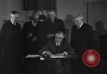 Standbild Präsident Franklin Roosevelt Schilder Entwurf Washington DC USA, 1940, aus Sekunde 7 historischem Filmmaterial Videoclip 65675046158