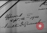 Standbild Präsident Franklin Roosevelt Schilder Entwurf Washington DC USA, 1940, aus Sekunde 15 historischem Filmmaterial Videoclip 65675046158
