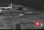 Image parachutistes Lakehurst New Jersey USA, 1941, de la seconde 31 séquences d'archives historiques vidéo 65675046181