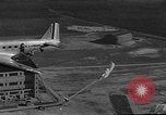 Image parachutistes Lakehurst New Jersey USA, 1941, de la seconde 33 séquences d'archives historiques vidéo 65675046181