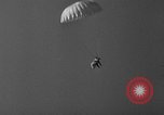 Image parachutistes Lakehurst New Jersey USA, 1941, de la seconde 38 séquences d'archives historiques vidéo 65675046181
