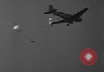 Image parachutistes Lakehurst New Jersey USA, 1941, de la seconde 47 séquences d'archives historiques vidéo 65675046181