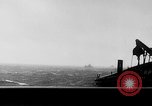 Immagine di US convoglio di navi da trasporto e cacciatorpediniere Reykjavík Islanda, 1941, secondo 7 filmato di repertorio 65675046186