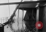 Immagine di US convoglio di navi da trasporto e cacciatorpediniere Reykjavík Islanda, 1941, secondo 15 filmato di repertorio 65675046186