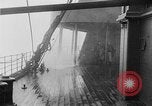 Immagine di US convoglio di navi da trasporto e cacciatorpediniere Reykjavík Islanda, 1941, secondo 17 filmato di repertorio 65675046186