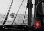 Immagine di US convoglio di navi da trasporto e cacciatorpediniere Reykjavík Islanda, 1941, secondo 27 filmato di repertorio 65675046186