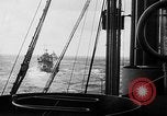 Immagine di US convoglio di navi da trasporto e cacciatorpediniere Reykjavík Islanda, 1941, secondo 28 filmato di repertorio 65675046186