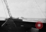 Immagine di US convoglio di navi da trasporto e cacciatorpediniere Reykjavík Islanda, 1941, secondo 29 filmato di repertorio 65675046186