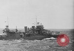 Immagine di US convoglio di navi da trasporto e cacciatorpediniere Reykjavík Islanda, 1941, secondo 32 filmato di repertorio 65675046186
