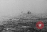 Immagine di US convoglio di navi da trasporto e cacciatorpediniere Reykjavík Islanda, 1941, secondo 36 filmato di repertorio 65675046186