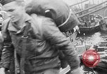 Immagine di US convoglio di navi da trasporto e cacciatorpediniere Reykjavík Islanda, 1941, secondo 49 filmato di repertorio 65675046186