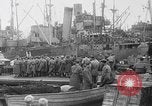 Immagine di US convoglio di navi da trasporto e cacciatorpediniere Reykjavík Islanda, 1941, secondo 50 filmato di repertorio 65675046186
