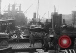 Immagine di US convoglio di navi da trasporto e cacciatorpediniere Reykjavík Islanda, 1941, secondo 51 filmato di repertorio 65675046186