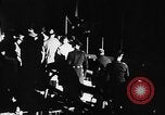 Standbild Deutsche Kriegsgefangene das Einsteigen in ein britisches Schiff Nordsee, 1941, aus Sekunde 10 historischem Filmmaterial Videoclip 65675046187