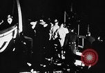 Standbild Deutsche Kriegsgefangene das Einsteigen in ein britisches Schiff Nordsee, 1941, aus Sekunde 12 historischem Filmmaterial Videoclip 65675046187