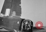 Standbild Deutsche Kriegsgefangene das Einsteigen in ein britisches Schiff Nordsee, 1941, aus Sekunde 50 historischem Filmmaterial Videoclip 65675046187