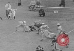 Standbild Fußballspiel Baltimore Maryland USA, 1941, aus Sekunde 10 historischem Filmmaterial Videoclip 65675046191