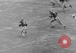 Standbild Fußballspiel Baltimore Maryland USA, 1941, aus Sekunde 20 historischem Filmmaterial Videoclip 65675046191