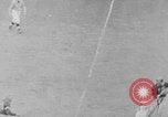 Standbild Fußballspiel Baltimore Maryland USA, 1941, aus Sekunde 31 historischem Filmmaterial Videoclip 65675046191