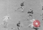 Standbild Fußballspiel Baltimore Maryland USA, 1941, aus Sekunde 33 historischem Filmmaterial Videoclip 65675046191