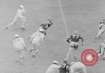 Standbild Fußballspiel Baltimore Maryland USA, 1941, aus Sekunde 34 historischem Filmmaterial Videoclip 65675046191