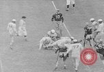 Standbild Fußballspiel Baltimore Maryland USA, 1941, aus Sekunde 37 historischem Filmmaterial Videoclip 65675046191