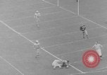 Standbild Fußballspiel Baltimore Maryland USA, 1941, aus Sekunde 46 historischem Filmmaterial Videoclip 65675046191