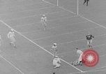 Standbild Fußballspiel Baltimore Maryland USA, 1941, aus Sekunde 47 historischem Filmmaterial Videoclip 65675046191