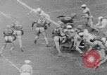 Standbild Fußballspiel Baltimore Maryland USA, 1941, aus Sekunde 53 historischem Filmmaterial Videoclip 65675046191
