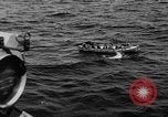 Immagine di Convoglio inglese salvataggi di marinai tedeschi Mare del Nord, 1940, secondo 45 filmato di repertorio 65675046229