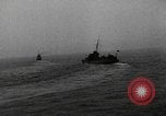Immagine di Convoglio inglese salvataggi di marinai tedeschi Mare del Nord, 1940, secondo 55 filmato di repertorio 65675046229