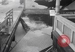 Image vagues dommages riverain de la propriété Redondo Beach California USA, 1940, de la seconde 6 séquences d'archives historiques vidéo 65675046230