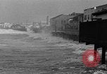 Image vagues dommages riverain de la propriété Redondo Beach California USA, 1940, de la seconde 11 séquences d'archives historiques vidéo 65675046230